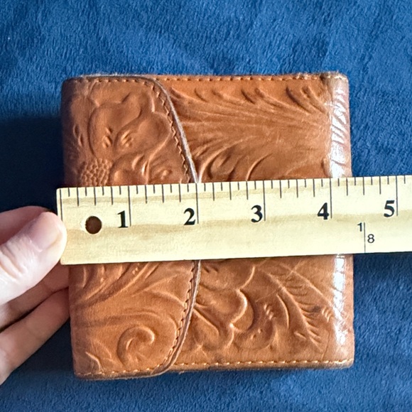 Patricia Nash Tan Leather Kiss-Lock Coin Wallet - Picture 8 of 9
